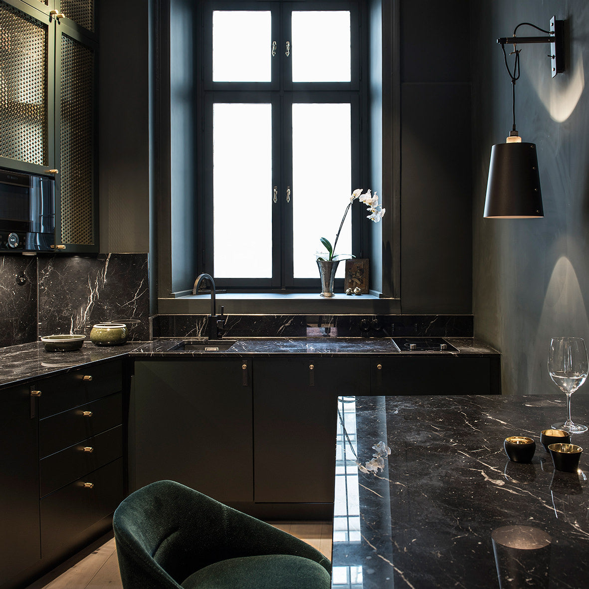 HOOKED SHADE / LARGE / GRAPHITE