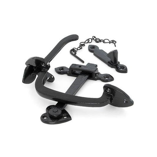 Black Cast Thumblatch Set with Chain