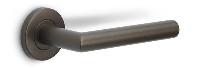 LB2L-19 - Door Handles On Rose