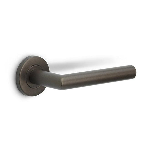 LB2L-19 - Door Handles On Rose