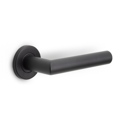 LB2L-22 - Door Handles On Rose