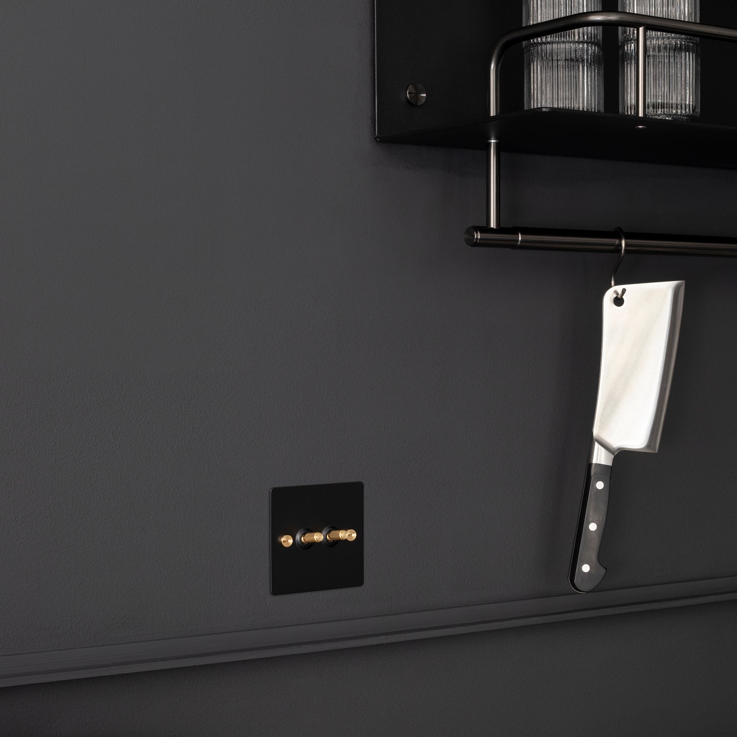 2G TOGGLE SWITCH / WHITE / BRASS