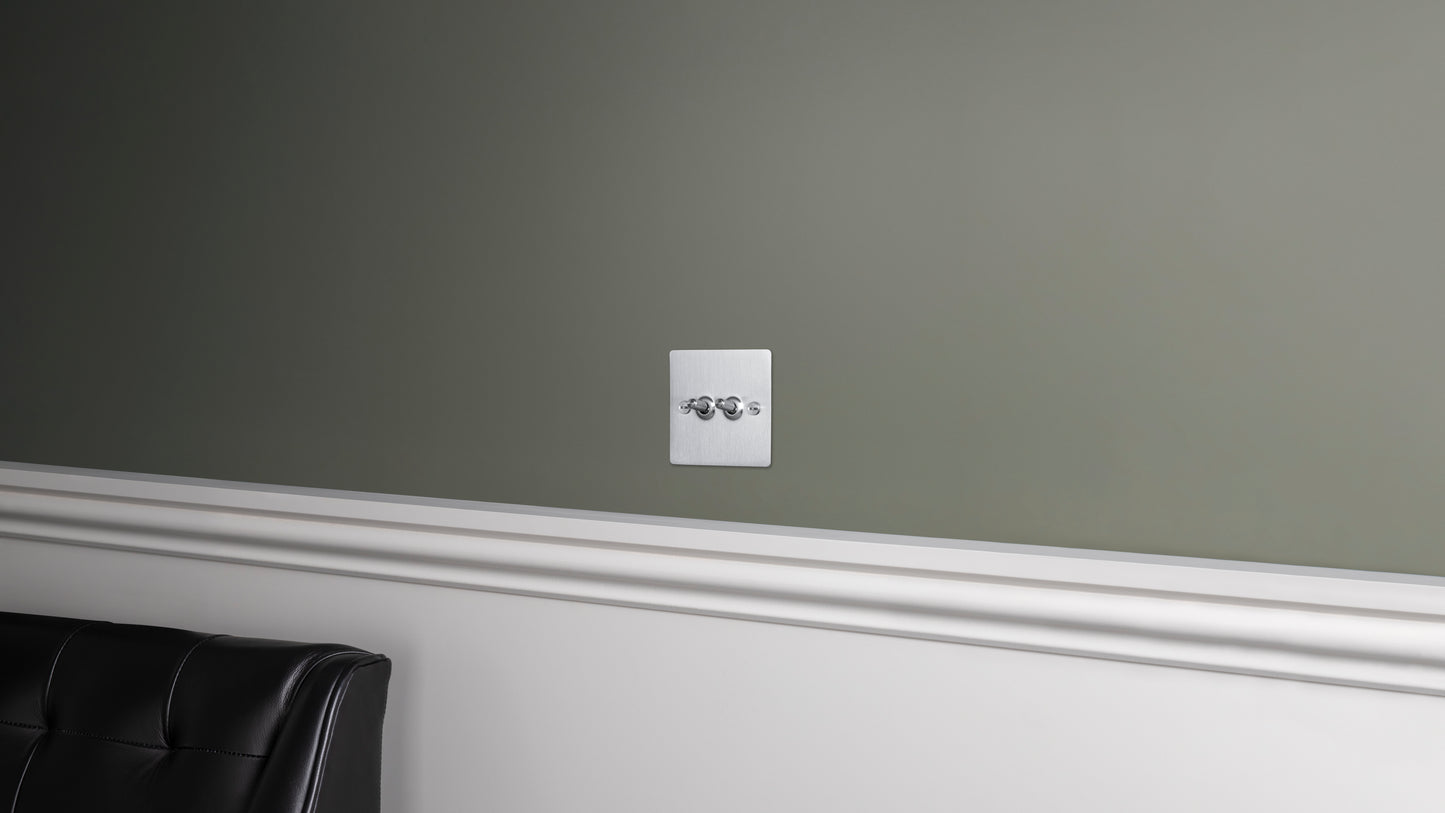 2G TOGGLE SWITCH / WHITE / BRASS