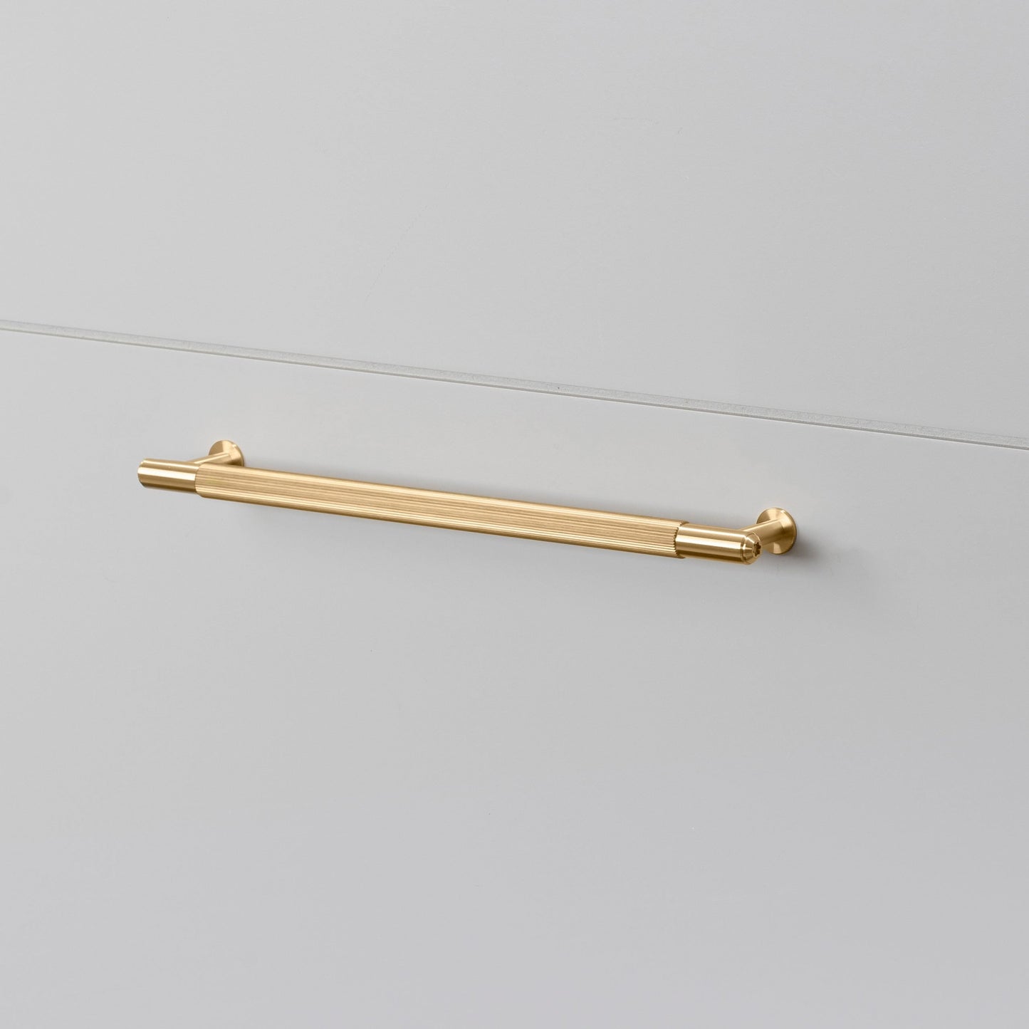 PULL BAR / LINEAR / BRASS / MEDIUM