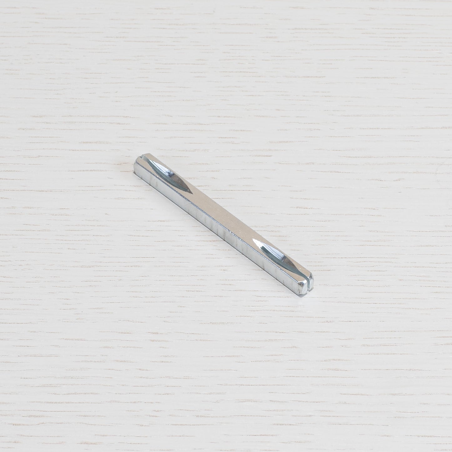DOOR HANDLE + KNOB SPINDLE 100 MM