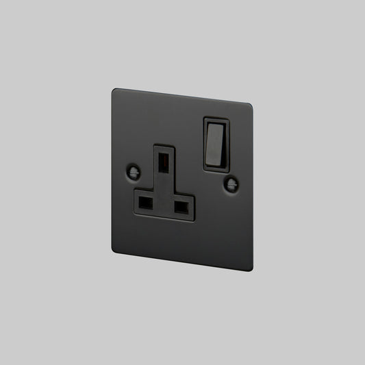 1G UK PLUG SOCKET / BLACK