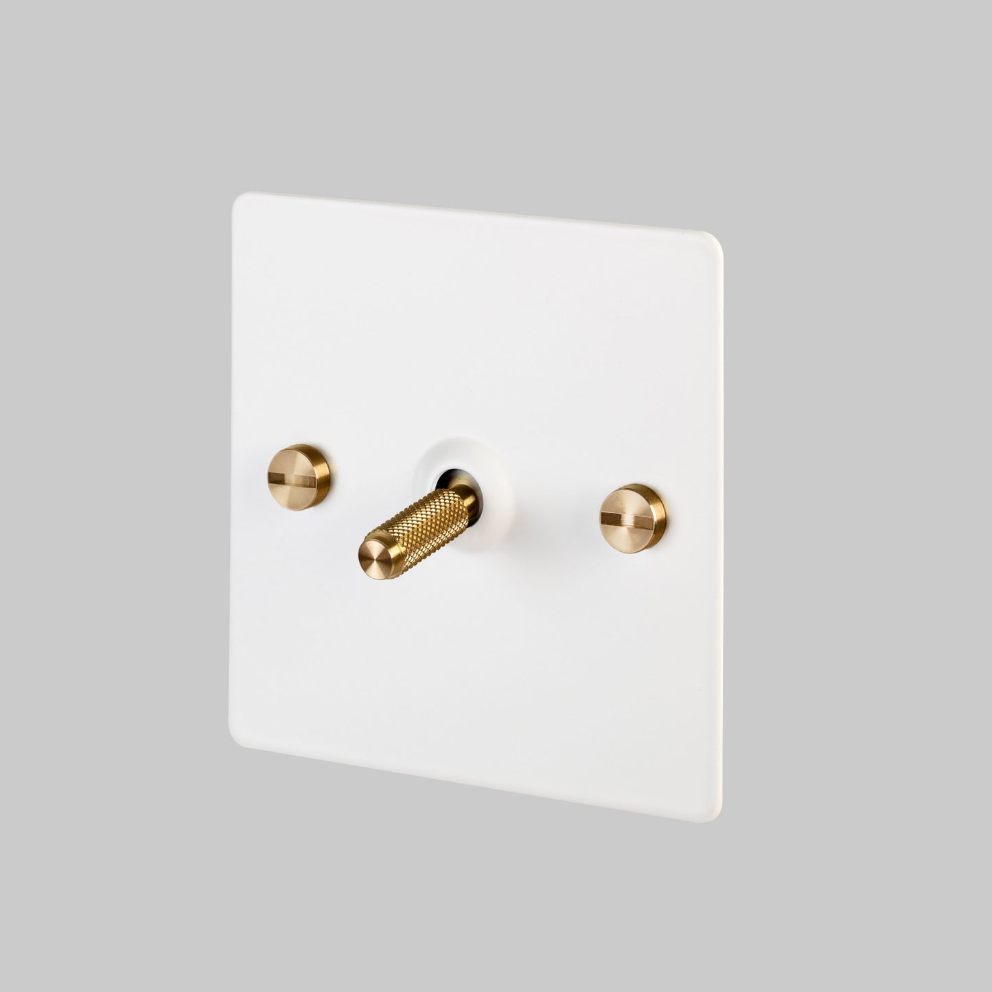 1G INTERMEDIATE TOGGLE SWITCH / WHITE / BRASS