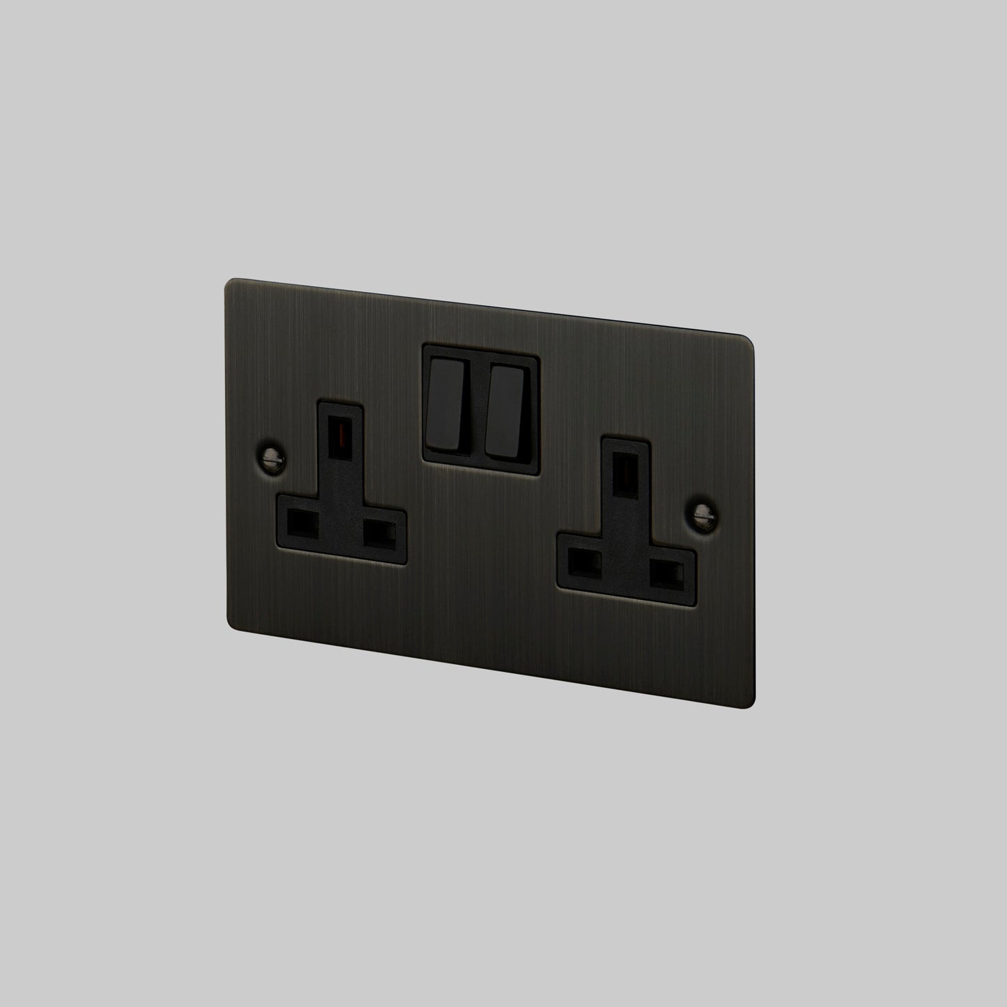 2G UK PLUG SOCKET / SMOKED BRONZE