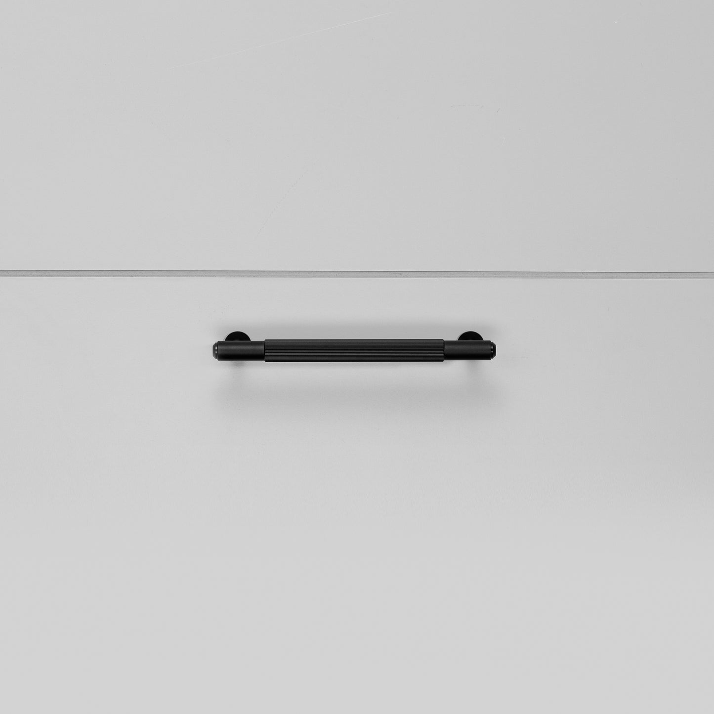 PULL BAR / LINEAR / BLACK / SMALL