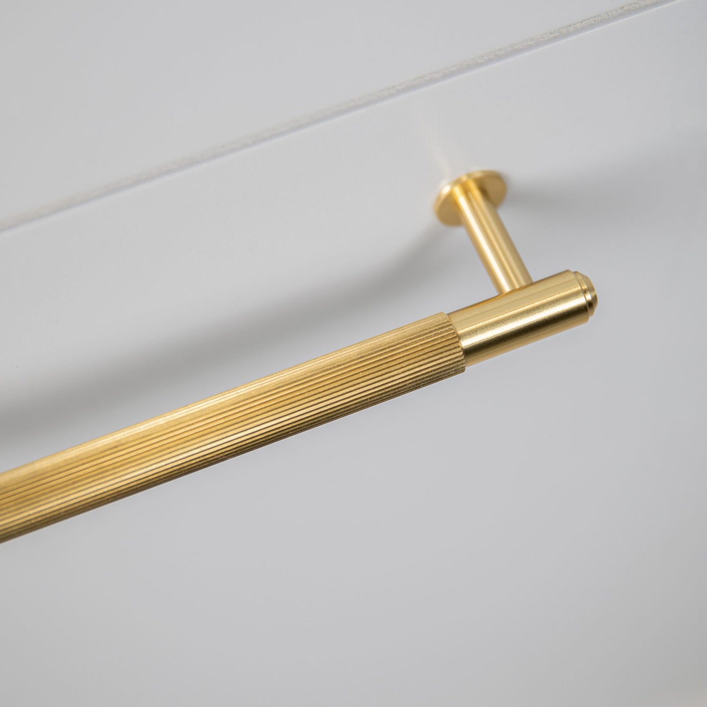 PULL BAR / LINEAR / BRASS / MEDIUM