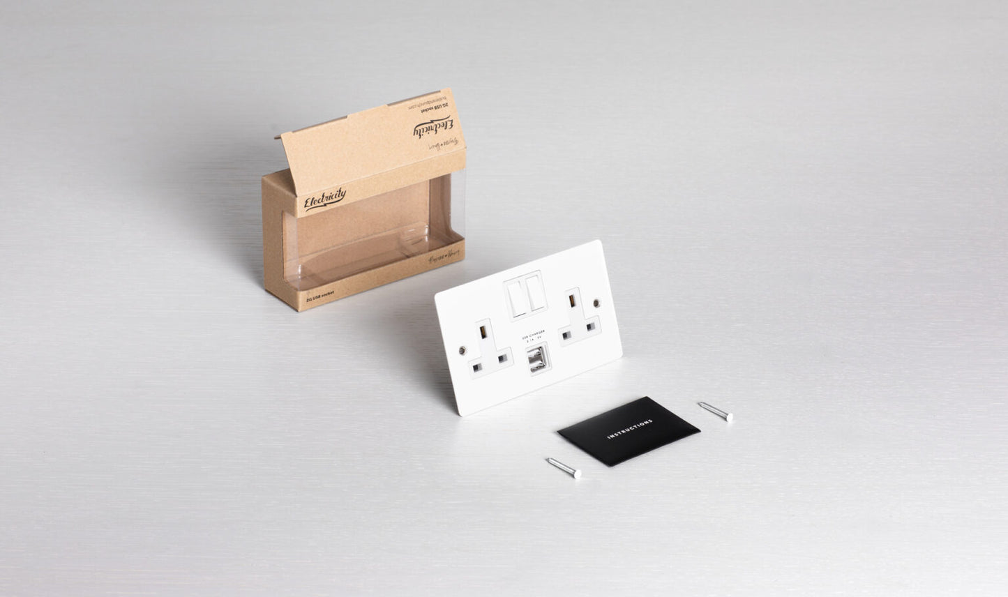 2G UK PLUG SOCKET / USB / WHITE