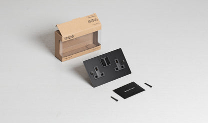 2G UK PLUG SOCKET / BLACK