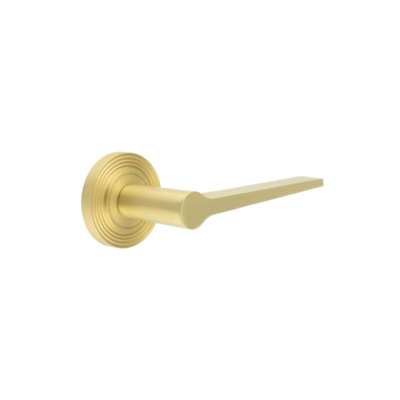 Knightsbridge Door Handle on Reeded Rose
